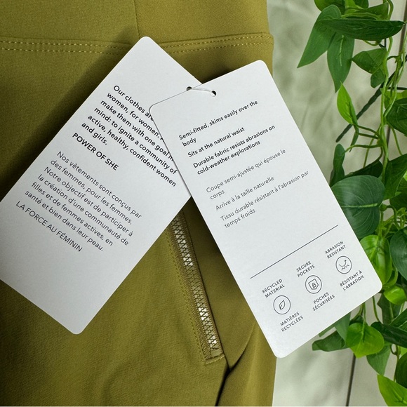 NWT Athleta Headlands Hybrid Cargo II Tight size 8 982353-05 NEW - Picture 14 of 14